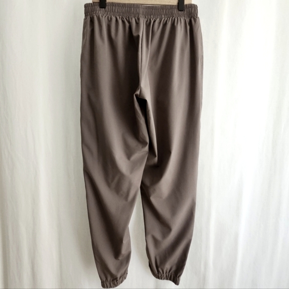 Old Navy Womens StretchTech Jogger Pants - Taupe - Picture 4 of 16